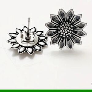 Small Daisy Silver Plated, Zinc Alloy Stud Earrings